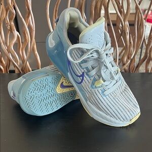 Nike LeBron Witness 6 basketball shoe in the "Aura Psychic.” Size 4.5